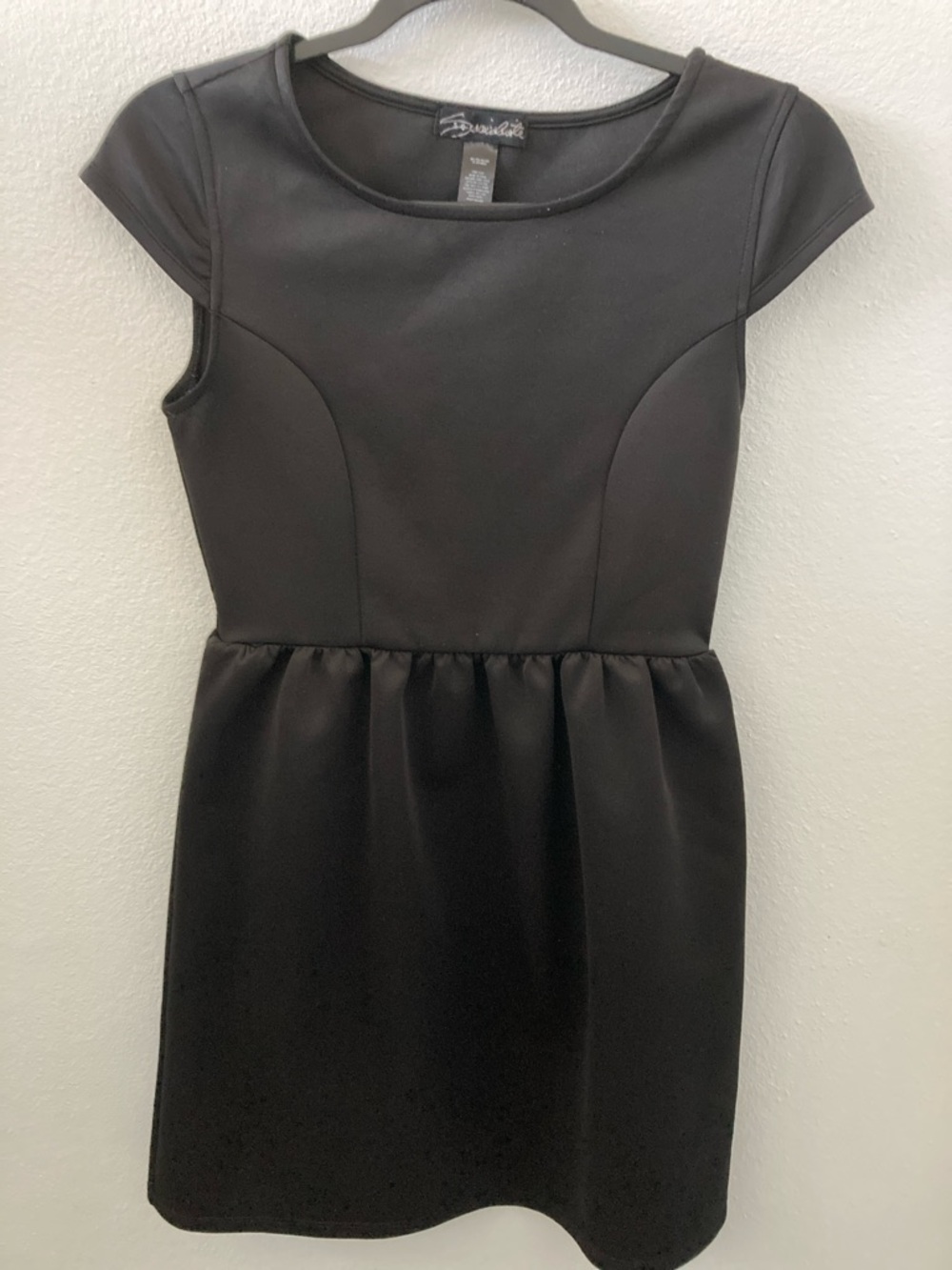 Socialite Black Cap-Sleeve Dress